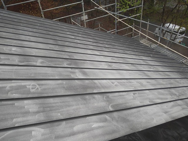 北杜市　ガルバリウム鋼板　塗装工事　高圧洗浄　遮熱塗料
